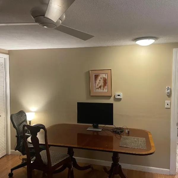 Convenient & Cozy Stay Near Boston, khách sạn ở Andover