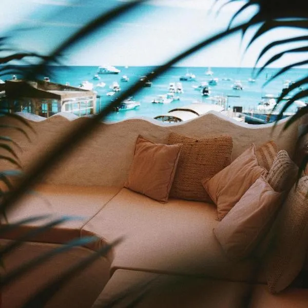 Suites Al Mar, en el malecón de San Cristóbal, Hotel in San Cristóbal