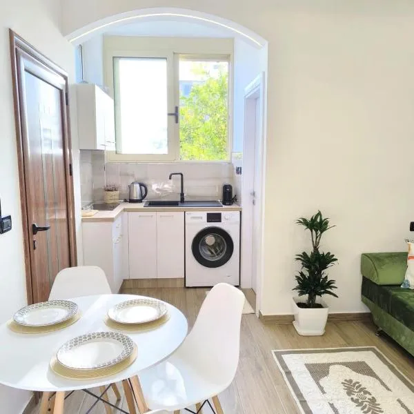 New Apartment close to Sea and Downtown, hotel in Vlorë