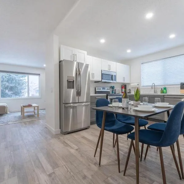 Private neat and cozy room with shared living room and kitchen, hotel in Calgary