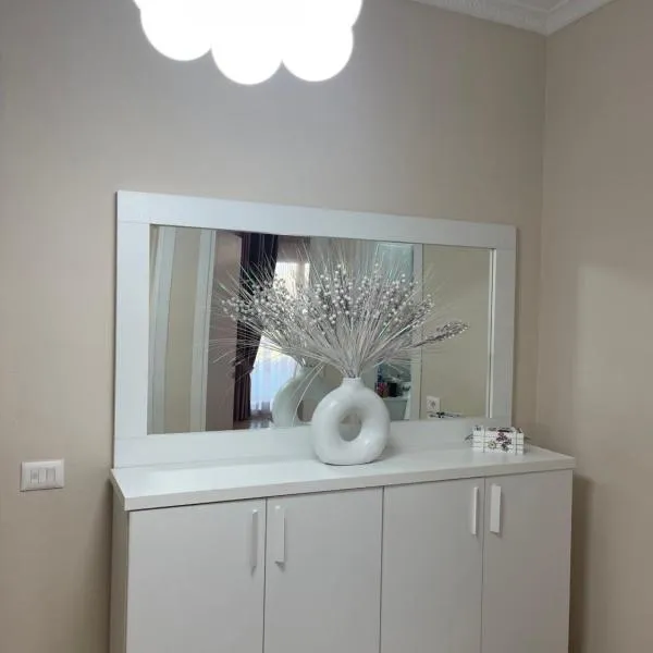 My White Beach Apartment, hotel in Golem