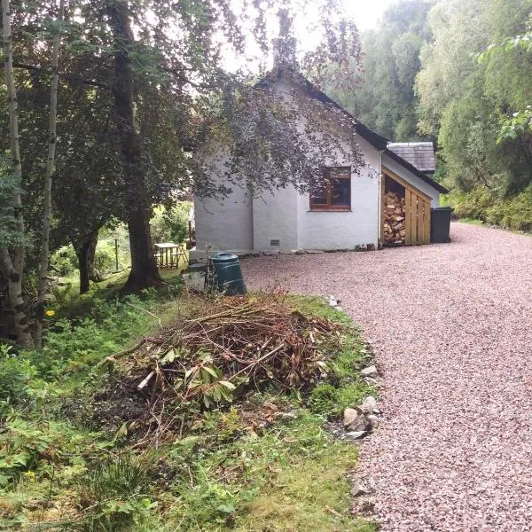 Druimbhan, 1 Railway Cottage,, hotel in Lochailort