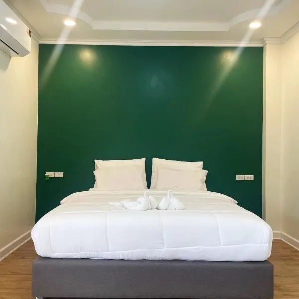 Natcha Hotel and Residence, hotel in Sathani Chumphon