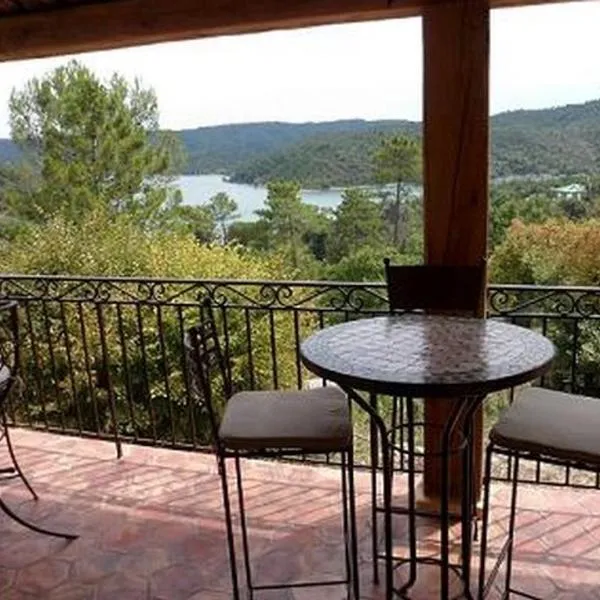 Les Gîtes du Lac – hotel w mieście Montauroux