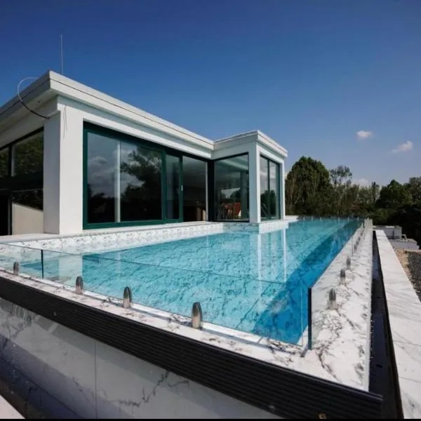 Villa Bauhaus Dream Deluxe F, Hotel in Siófok