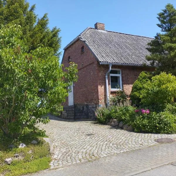 "Haus Seegang" für Naturliebhaber, strandnah, ruhig, mit großem Garten, hotel v destinaci Pepelow