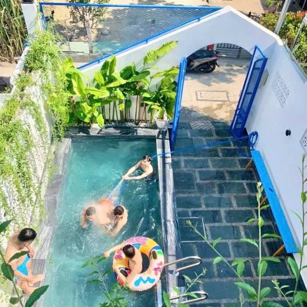 Lazy Bear Villa By The Little Hoi An, hotel v destinaci Hoi An