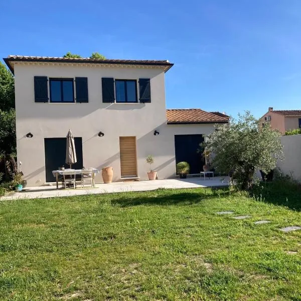 La Petite Bastide en Provence, hotel in Noves