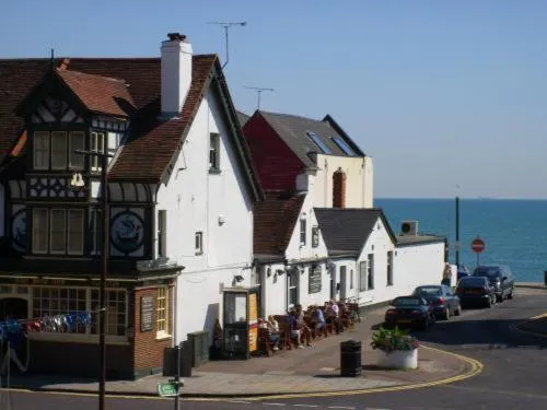 The Ship Inn - Sandgate, מלון בפולקסטון