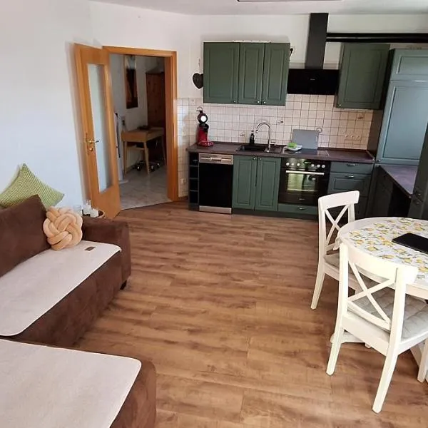 Ferienwohnung Nussbaum in Bayern, Ruhe und Natur, hotel in Lorenzenberg