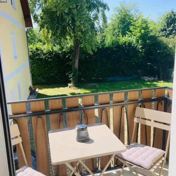 Apartment beim Schloss Ort mit Balkon und Parkplatz, hotel in Gmunden