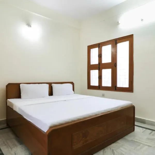 HOTEL SHREE BHAMESHWAR Near Mansa Devi Temple and Chandi Devi Temple# Ganga River - Fully Air conditioned Rooms - Best Budget Hotel, hotel in Haridwār
