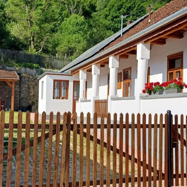 Karádi Vendégház, hotel in Háromhuta