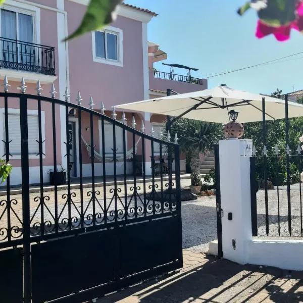 J R Dream house, hotel v destinaci Quarteira