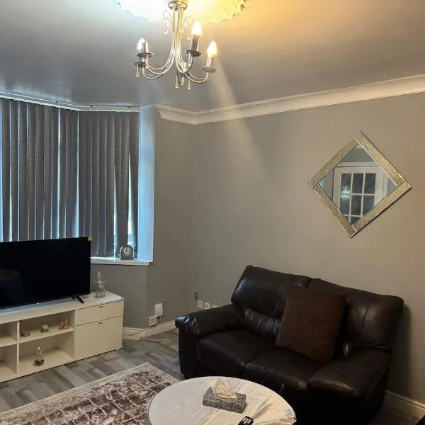 Cosy Stay Near Arena & Leeds Bradford Airport two bedroom House, hotel en Bradford