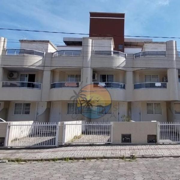 Sobrado Zona Central da Praia com 03 Dormitórios
