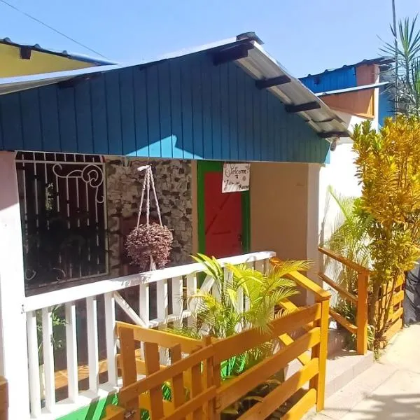 Cabaña Vistas del Bosque jarabacoa aceptamos tarjetas visa o Mastercard، فندق في جاراباكو