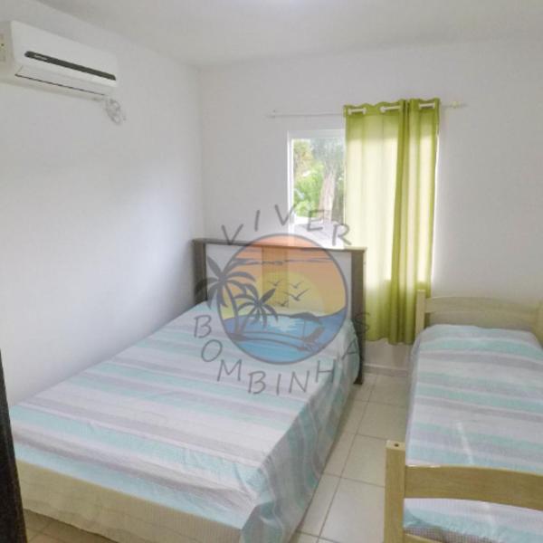 Ampla Casa Zona Central da Praia de Mariscal com 03 Dormitórios - Foto 2