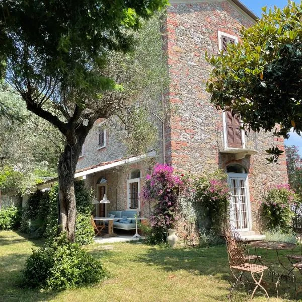 Villa Vecchia Fontana al mare - Tra Liguria e Toscana tra Viaregggio, Forte dei Marmi e Cinque Terre- Haus am Meer bei la Spezia, hotel in Bocca di Magra