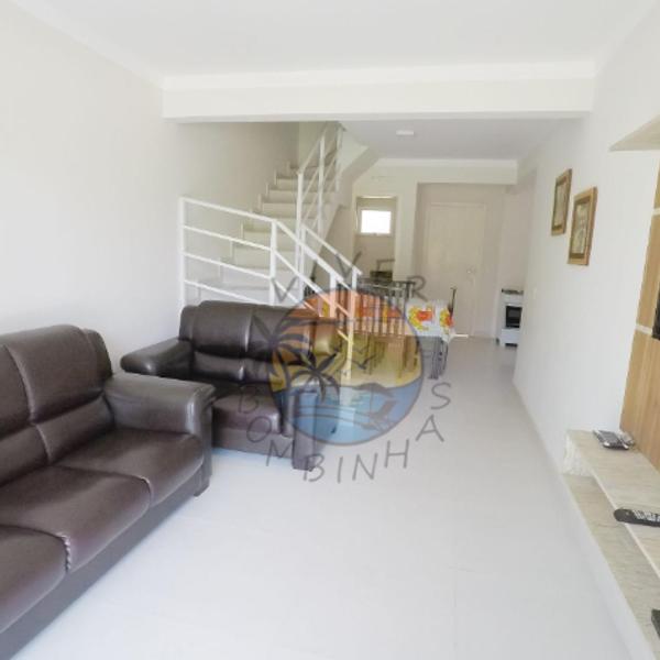 Ampla Casa Zona Central da Praia de Mariscal com 03 Dormitórios - Foto 5