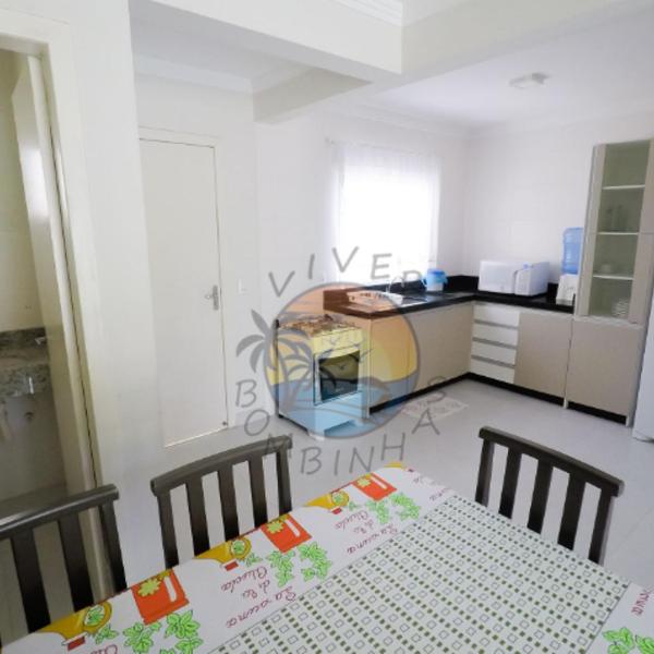 Ampla Casa Zona Central da Praia de Mariscal com 03 Dormitórios - Foto 4