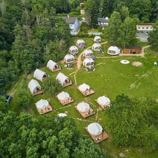 Glamping Slapy, hotel ve Slapech