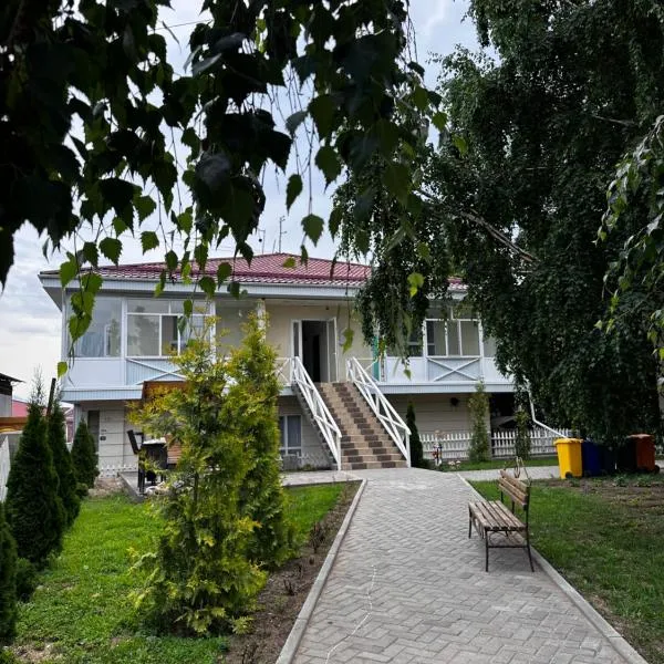 Квартира-студия Радуга Вест Прованс, hotel v destinaci Koshkolʼ