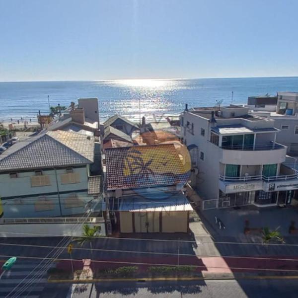 Apartamento com Vista Mar na Zona Central da Praia com 02 Dormitórios