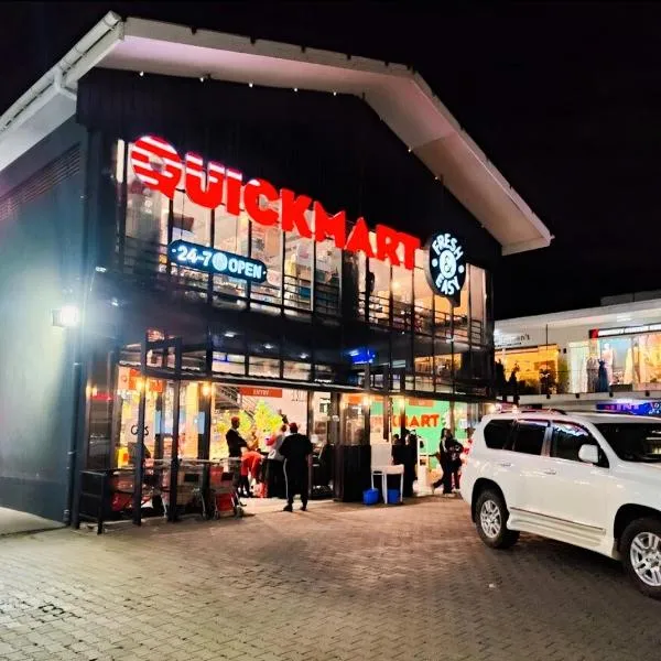 1404 Roseville Family Stays - Heated Rooftop Pool, Kids Play, Garden, hotel em Nairobi