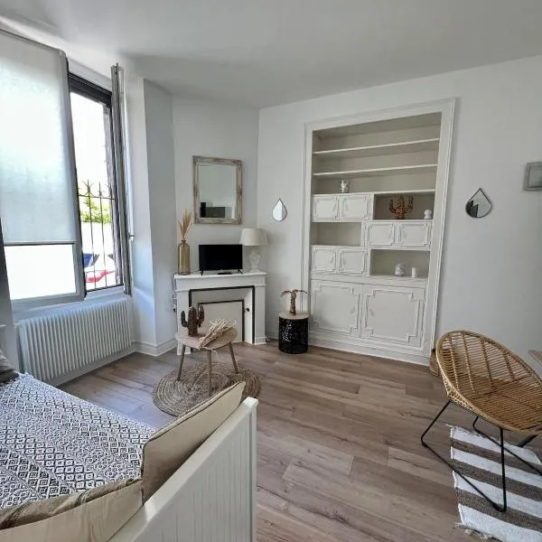 Beautiful studio near the city center, hotel in Talence