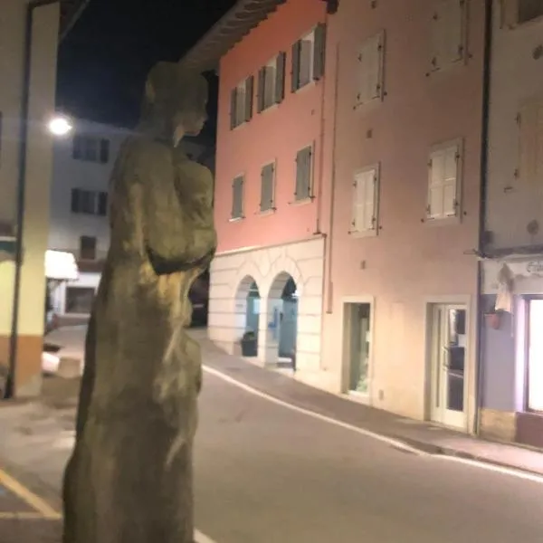 Moderno appartamento e ampio garage in centro, hotell i Folgaria
