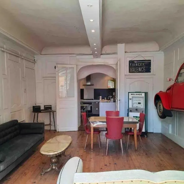 Appartement 84m2 avec terrasse, hotel in Crest