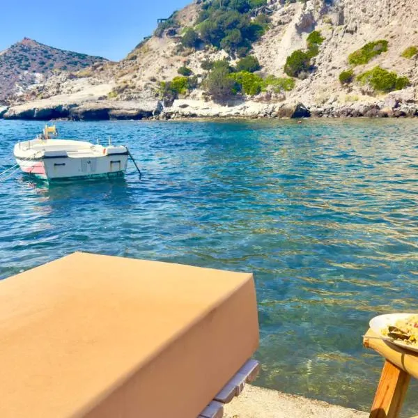 Milos Boathouse-Between2seas Boutique, hotel in Areti
