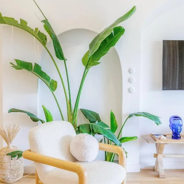 Ocean Studio by ENDLESS SUN I modern comfort, sea view, wi-fi, parking, heating, ξενοδοχείο στο Λάγκος