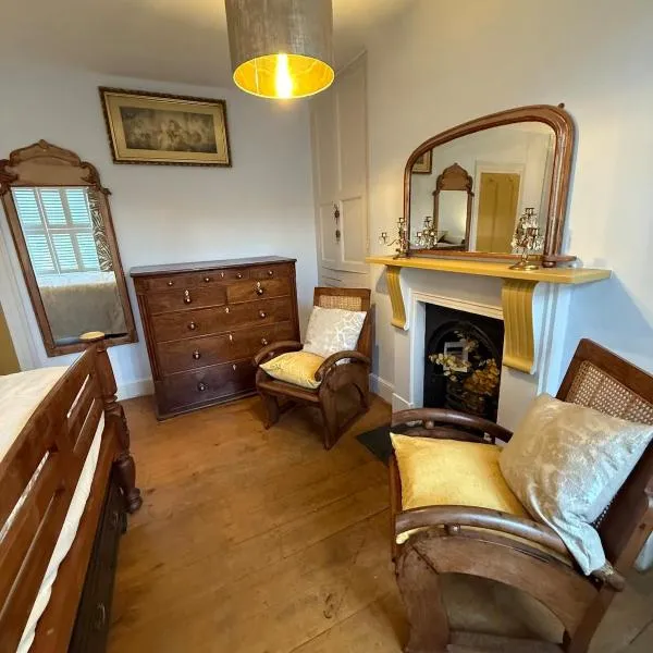 Delightful Georgian terrace house, hotel in Millbrook