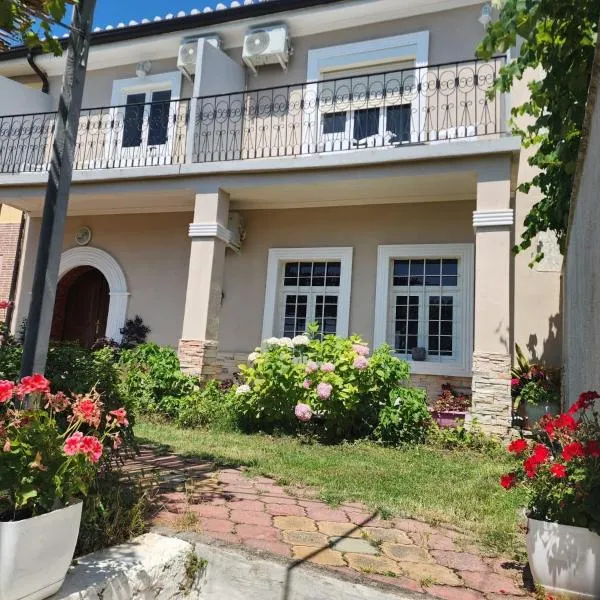 Garden Villa Guni, hotel v destinaci Krujë