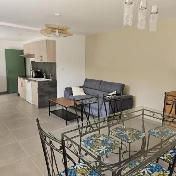 Appartement 2 chambres avec jardin Gap Charance Hautes-Alpes, hotel in Gap