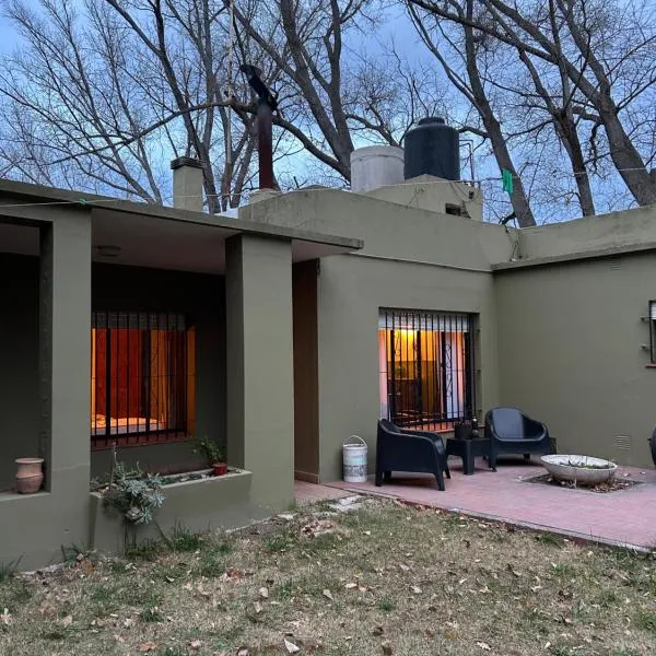 Casa de campo frente al río Colorado, hotel i Río Colorado