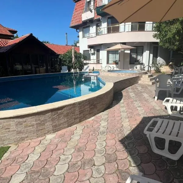 FAMILY HOTEL SAINT PETER, hotel en Saints Constantine and Helena