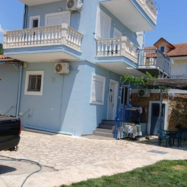 ChristAlex Guesthouse, hotel a Himare