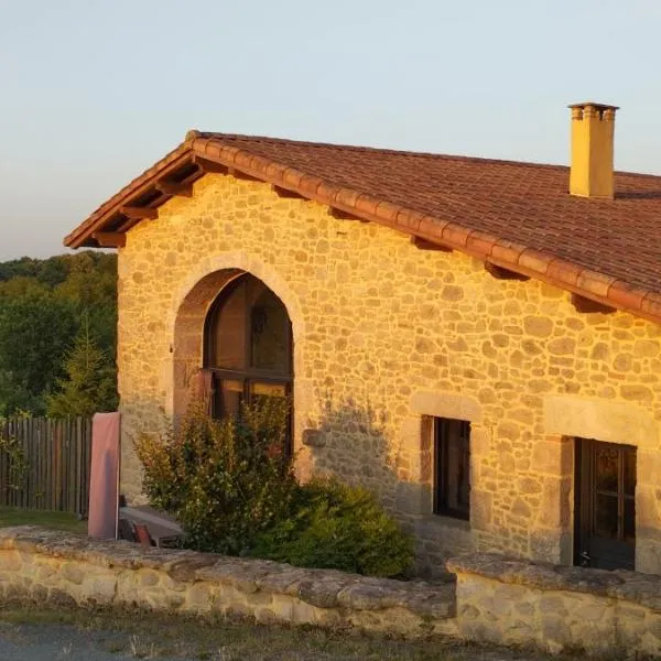 Gîte Le Bouton d'Or 3 étoiles 8 kms PuyDuFou、シャンブルトーのホテル