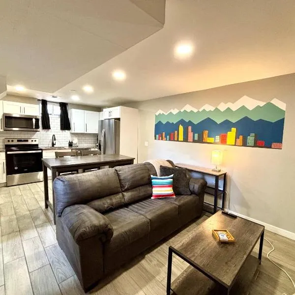 Gorgeous 2-King-Bed Lower Unit in Denver, ξενοδοχείο στο Ντένβερ