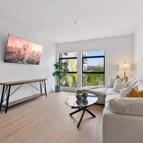 Emerald Ridge - Luxe Hollywood Walk of Fame