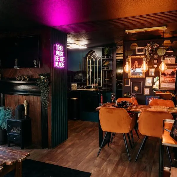 The Velvet Hideaway, hotel in Burnham on Sea