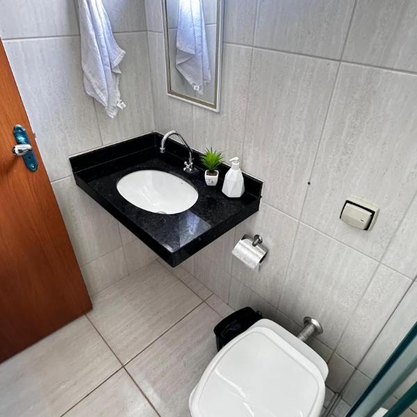 Suíte privativa no centro da capital em casa compartilhada - Foto 3
