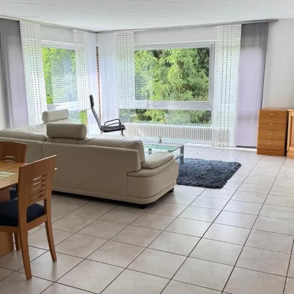 160 qm Apartment mit Garten und Stellplatz, hotel in Riegelsberg