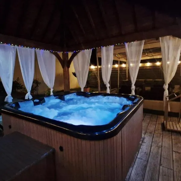 Les Trois Palmiers - Jardin, Jacuzzi privatifs, hotel em Les Bréviaires