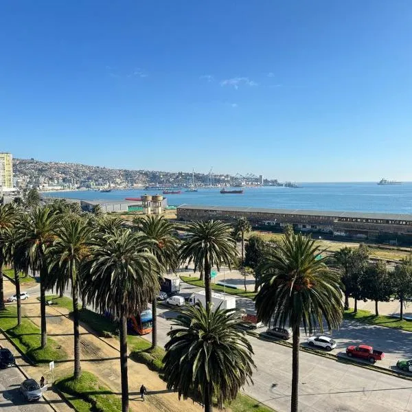Muelle Barón - Terminal de Buses, hotel in Valparaíso