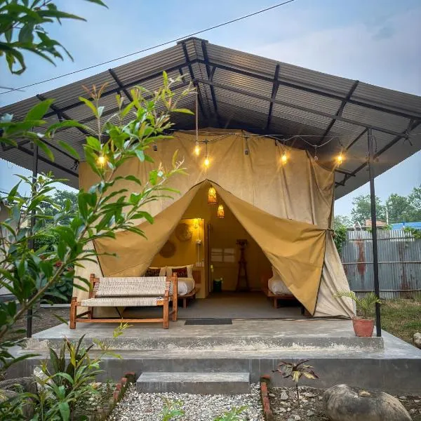 Glampin By Tharu Garden, hotel Saurahában