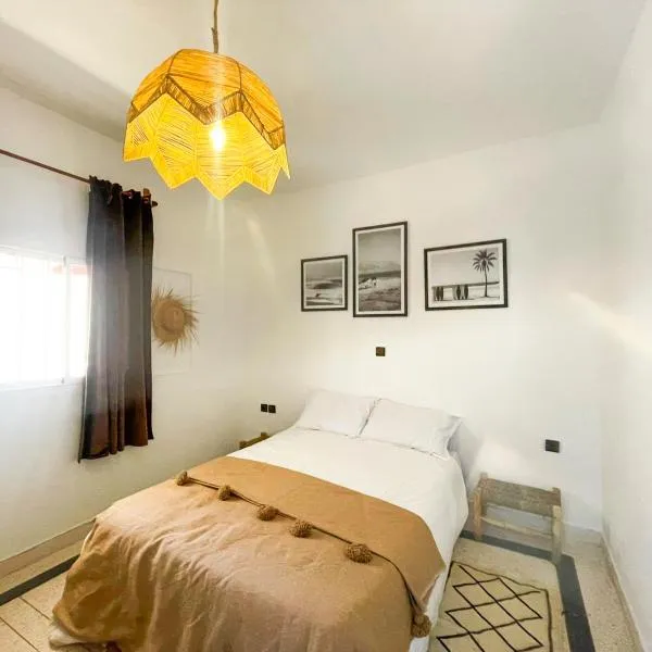Eco Bay Surf Camp, hotel in Aourir